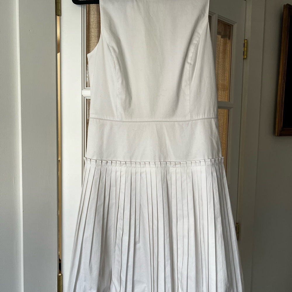 White Sleeveless Pleated Suit Dress